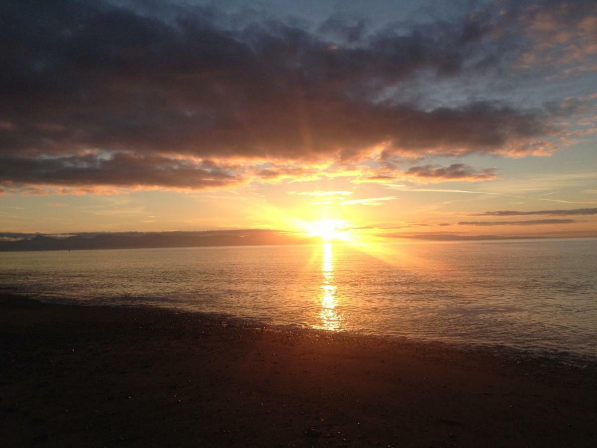 Stunning Beach Front House - Sleeps 6 Pwllheli Exteriér fotografie